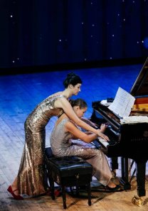 Фортепианный дуэт ST-DUO с программой: «За роялем вдвоем. Новогодняя сказка»